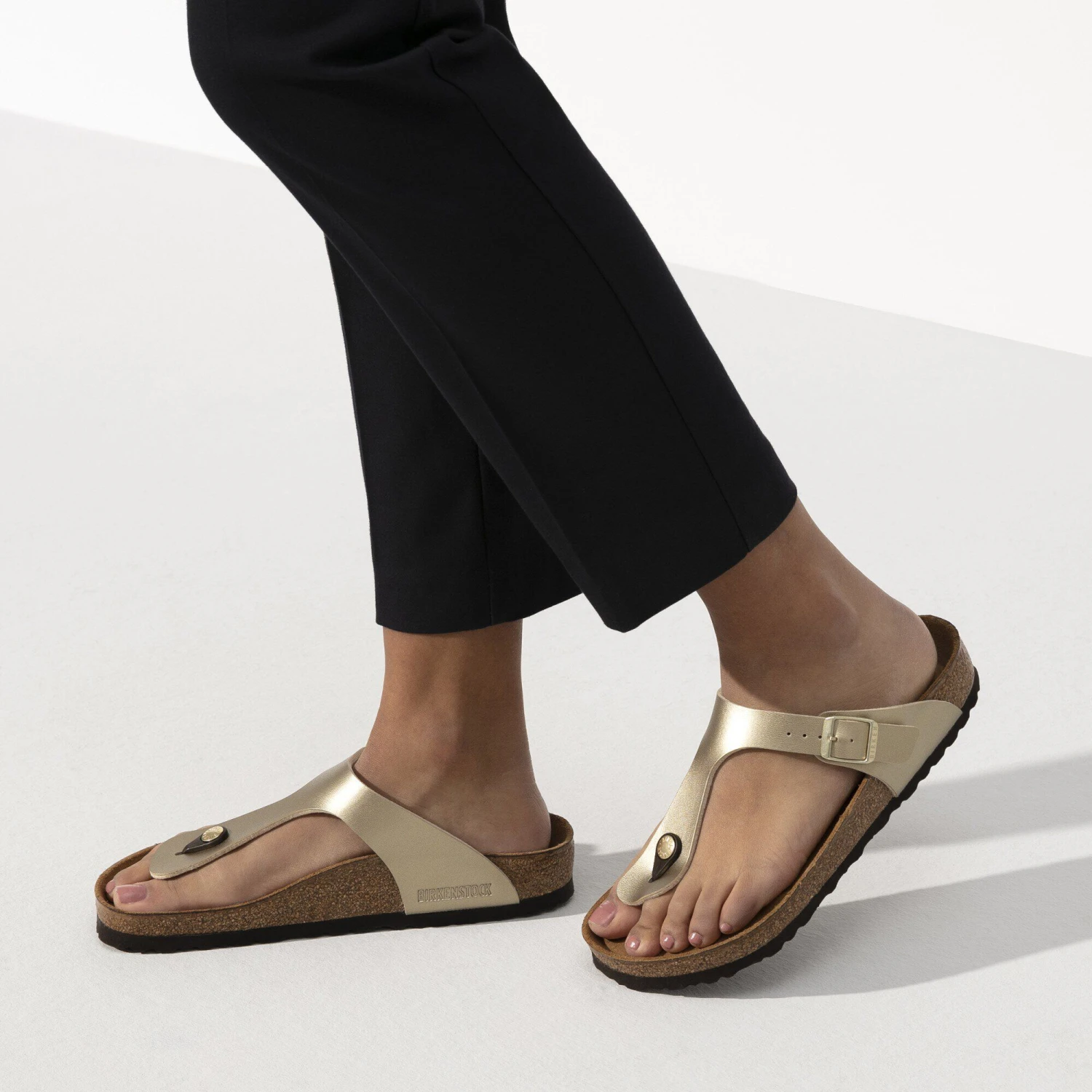 Birkenstock Gizeh Birko-Flor Gold 6 Birkenstock Gizeh Birko-Flor Gold - Image 6