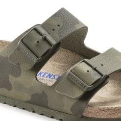 Birkenstock Arizona Soft Footbed Birko-Flor Desert Soil Camo Green 14 Birkenstock Arizona Soft Footbed Birko-Flor Desert Soil Camo Green -Birkenstock Shop 1019597 detail 1
