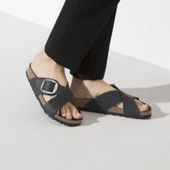 Birkenstock Siena Big Buckle Oiled Leather Black 15 Birkenstock Siena Big Buckle Oiled Leather Black -Birkenstock Shop 1020156 f closeup f