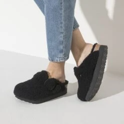 Boston Big Buckle Flex Platform Shearling Teddy Black 11 Boston Big Buckle Flex Platform Shearling Teddy Black -Birkenstock Shop 1021734 f closeup f