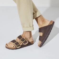 Birkenstock Arizona Bold Shearling Nubuck Leather Espresso 13 Birkenstock Arizona Bold Shearling Nubuck Leather Espresso -Birkenstock Shop 1023579 f closeup m