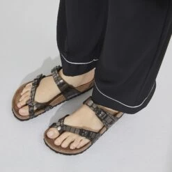 Birkenstock Mayari Microfiber Gator Gleam Black -Birkenstock Shop 1023868 f closeup f