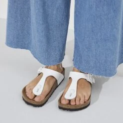 Birkenstock Gizeh Natural Leather Patent Patent White -Birkenstock Shop 1023897 f closeup f