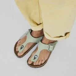 Birkenstock Gizeh Big Buckle Nubuck Leather Matcha -Birkenstock Shop 1024046 f closeup f