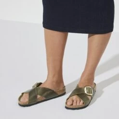 Birkenstock Siena Big Buckle Oiled Leather Olive Green 14 Birkenstock Siena Big Buckle Oiled Leather Olive Green -Birkenstock Shop 1024053 f closeup f