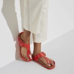 Birkenstock Gizeh Big Buckle Natural Leather Patent High Shine Tomato 17 Birkenstock Gizeh Big Buckle Natural Leather Patent High Shine Tomato -Birkenstock Shop 1024176 f closeup f