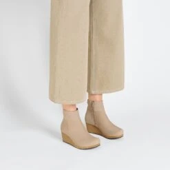 Ebba Suede Leather Warm Sand -Birkenstock Shop 1025292 f look f