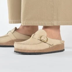Birkenstock Buckley Nubuck Leather Sandcastle 14 Birkenstock Buckley Nubuck Leather Sandcastle -Birkenstock Shop 1026234 f closeup f