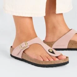 Birkenstock Gizeh Nubuck Leather Soft Pink -Birkenstock Shop 1026518 f closeup f