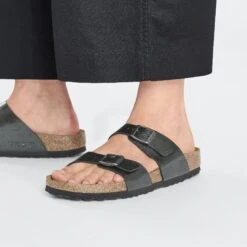 Birkenstock Sydney Birko-Flor Graceful Licorice 13 Birkenstock Sydney Birko-Flor Graceful Licorice -Birkenstock Shop 1026524 f closeup f