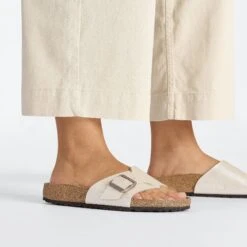 Birkenstock Catalina Birko-Flor Graceful Pearl White 14 Birkenstock Catalina Birko-Flor Graceful Pearl White -Birkenstock Shop 1026528 f closeup f