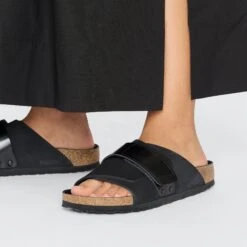 Birkenstock Kyoto Nubuck Leather Black -Birkenstock Shop 1026533 f closeup f