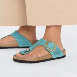 Birkenstock Gizeh Big Buckle Oiled Leather Biscay Bay -Birkenstock Shop 1026610 f closeup f