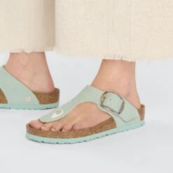 Birkenstock Gizeh Vegan Big Buckle Textile Canvas Surf Green -Birkenstock Shop 1026678 f closeup f