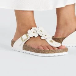 Birkenstock Gizeh Flower Leather White -Birkenstock Shop 1026686 f closeup f