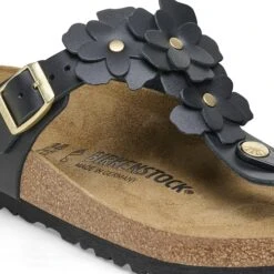 Birkenstock Gizeh Flower Leather Black 12 Birkenstock Gizeh Flower Leather Black -Birkenstock Shop 1026693 detail 1
