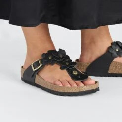 Birkenstock Gizeh Flower Leather Black 15 Birkenstock Gizeh Flower Leather Black -Birkenstock Shop 1026693 f closeup f