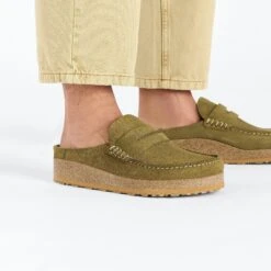 Birkenstock Naples Suede Leather Pine Green -Birkenstock Shop 1026884 f closeup m