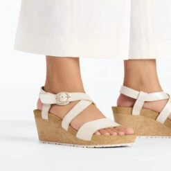 Sibyl Nubuck Leather Metallic Silver 11 Sibyl Nubuck Leather Metallic Silver -Birkenstock Shop 1026933 f closeup f