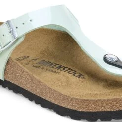 Birkenstock Gizeh Birko-Flor Patent Patent Surf Green 15 Birkenstock Gizeh Birko-Flor Patent Patent Surf Green -Birkenstock Shop 1026956 detail 1