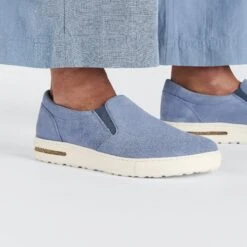 Birkenstock Oswego Suede Leather Elemental Blue -Birkenstock Shop 1027656 f closeup m