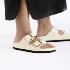 Birkenstock Arizona Big Buckle Natural Leather Patent High Shine Ecru 14 Birkenstock Arizona Big Buckle Natural Leather Patent High Shine Ecru -Birkenstock Shop 1027779 f closeup f