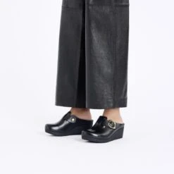 Fanny Ring-Buckle Leather Black/Black -Birkenstock Shop 1028423 f look f