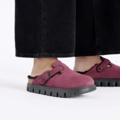 Boston Chunky Shearling Suede Leather Berry Crush 11 Boston Chunky Shearling Suede Leather Berry Crush -Birkenstock Shop 1028451 f closeup f