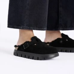 Boston Chunky Shearling Suede Leather Black -Birkenstock Shop 1028453 f closeup f