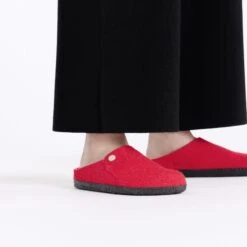 Birkenstock Zermatt Shearling Wool Felt Active Red -Birkenstock Shop 1028594 f closeup f
