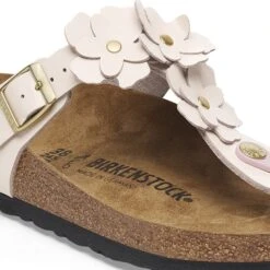 Birkenstock Gizeh Flower Leather Light Rose -Birkenstock Shop 1029287 detail 1