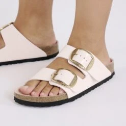 Birkenstock Arizona Big Buckle Natural Leather Patent High-Shine Light Rose -Birkenstock Shop 1029352 f closeup f