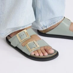 Birkenstock Arizona Droplet Buckle Natural Leather Patent High Shine Pure Sage -Birkenstock Shop 1029384 f closeup f