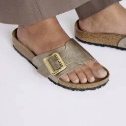Birkenstock Catalina Luxe Buckle Birko-Flor Graceful Taupe -Birkenstock Shop 1029414 f closeup f