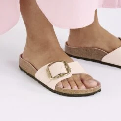 Birkenstock Madrid Big Buckle Natural Leather Patent High-Shine Light Rose -Birkenstock Shop 1029421 f closeup f