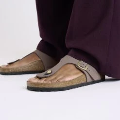 Birkenstock Gizeh Nubuck Leather Faded Purple -Birkenstock Shop 1029504 f closeup f