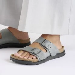 Birkenstock Arizona Crosstown Women Oiled Leather Basalt Gray -Birkenstock Shop 1029557 f closeup f