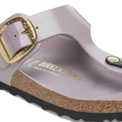 Birkenstock Gizeh Hammered Big Buckle Natural Leather Patent High Shine Faded Purple -Birkenstock Shop 1029804 detail 1