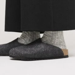 Birkenstock Amsterdam Wool Felt Anthracite -Birkenstock Shop 1030165 f closeup f