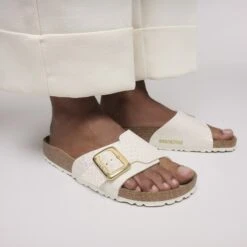 Birkenstock Catalina Luxe Buckle Synthetics Shiny Snake Cream 12 Birkenstock Catalina Luxe Buckle Synthetics Shiny Snake Cream -Birkenstock Shop 1030249 f closeup f