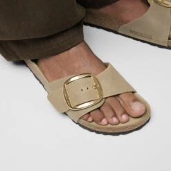 Birkenstock Madrid Big Buckle Oiled Leather Tobacco Brown -Birkenstock Shop 1030502 f closeup f