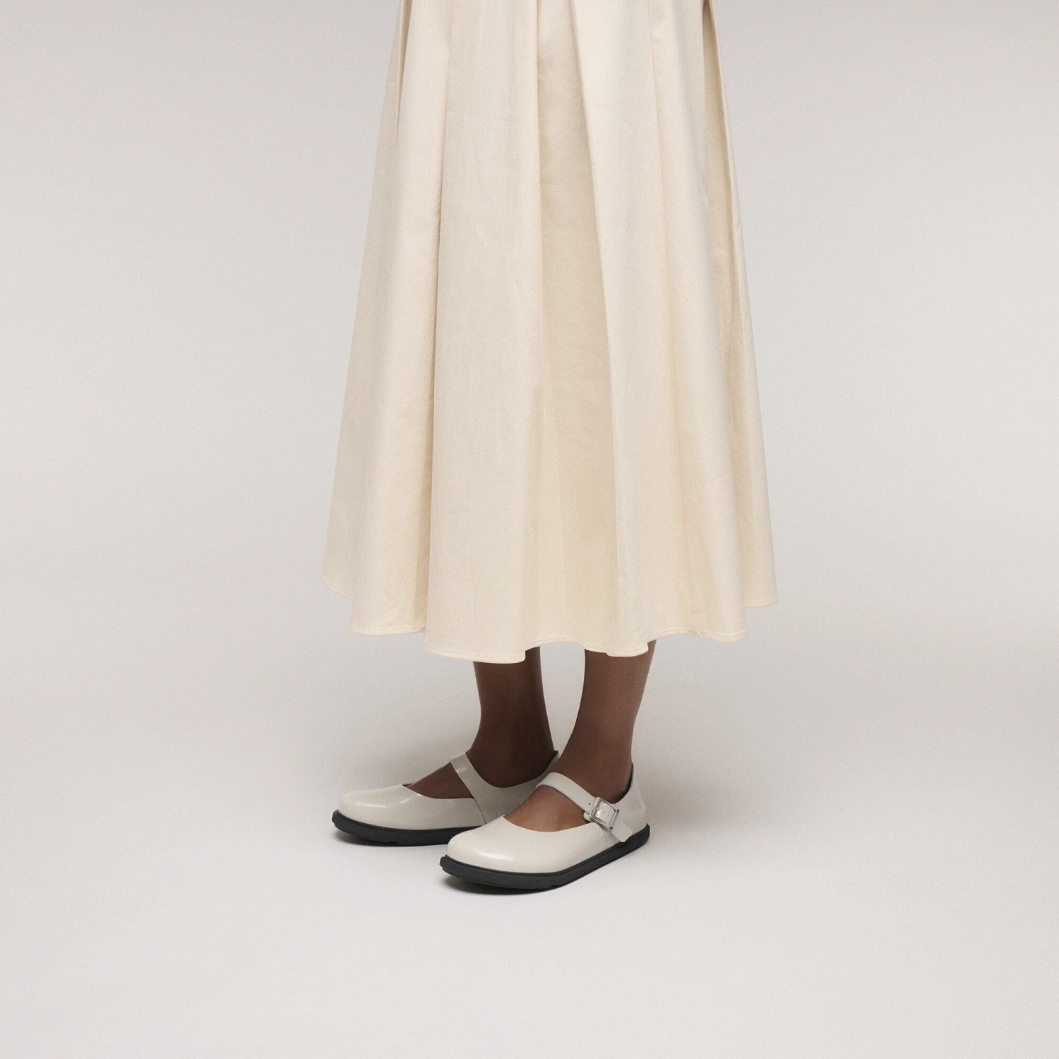 Birkenstock Mantova Droplet Buckle Natural Leather Patent High-Shine Oyster 6 Birkenstock Mantova Droplet Buckle Natural Leather Patent High-Shine Oyster - Image 6