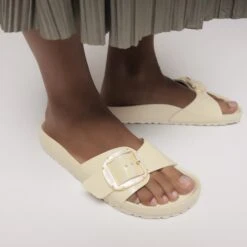 Birkenstock Madrid Big Buckle Pearl Natural Leather Patent High Shine Ecru -Birkenstock Shop 1030923 f closeup f